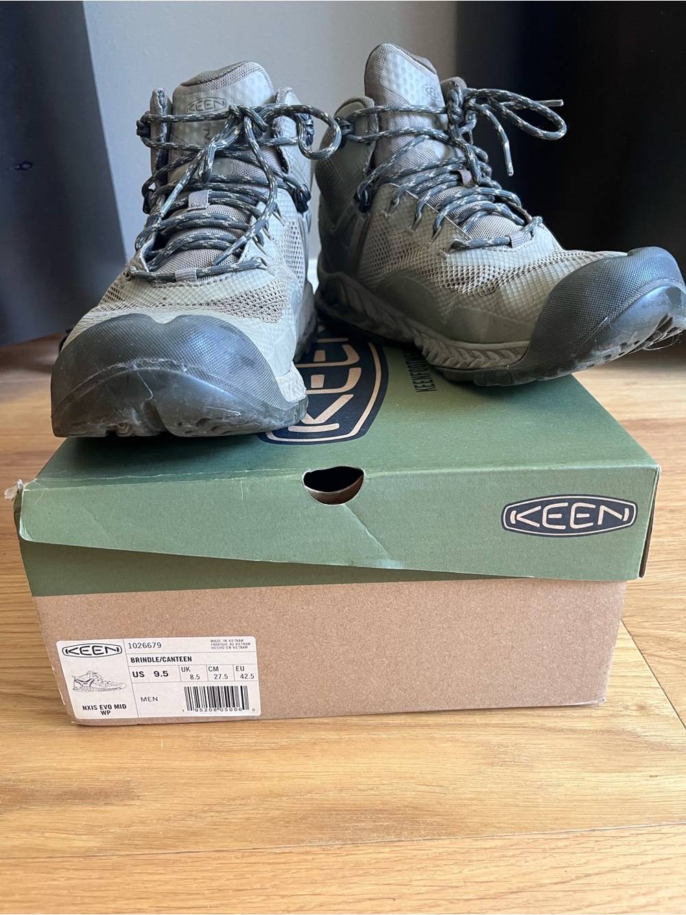 KEEN NXIS EVO Mid Waterproof hiking boots